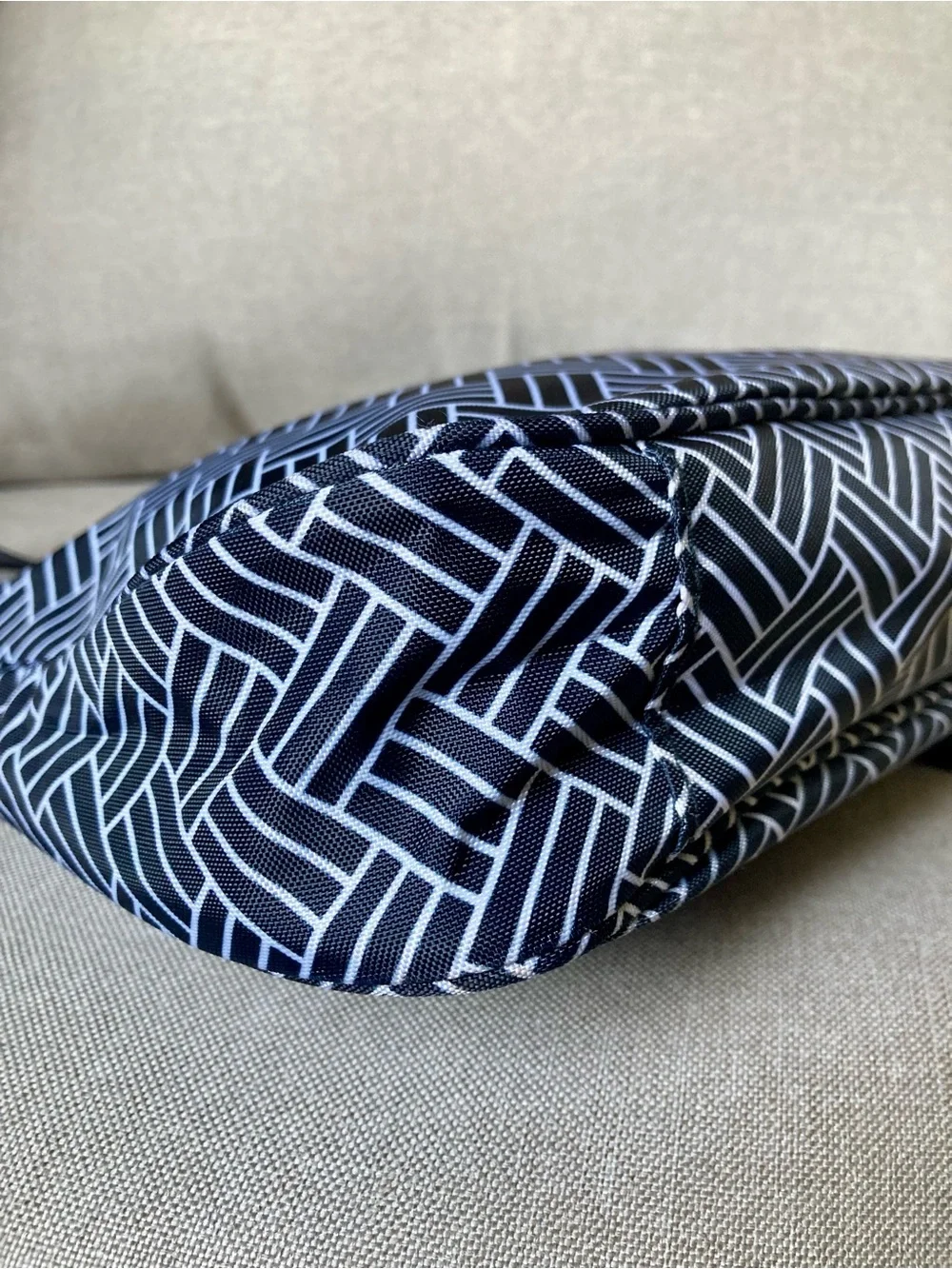 Baggallini Navy Geometric Print Crossbody Shoulder Bag Lightweight Travel Purse